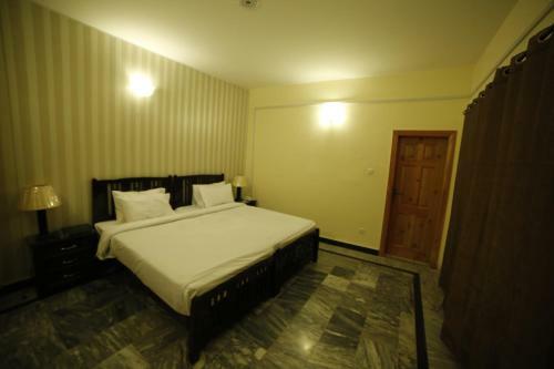 Hotel Chinar Resorts