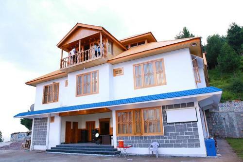 Hotel Chinar Resorts