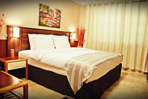 Weekend Hotel & Apartments