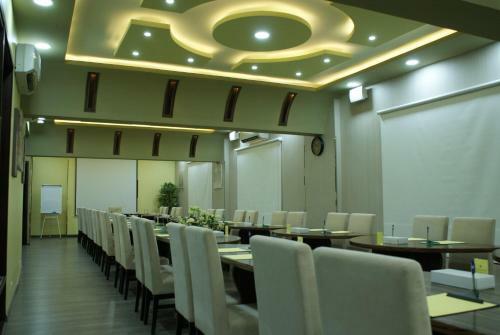 Weekend Hotel & Apartments