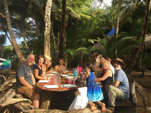 Caba�as En Ensue�os. Right By The Beach!