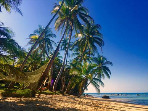 Caba�as En Ensue�os. Right By The Beach!