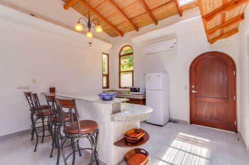 Pelican Eyes: Villa Coral II