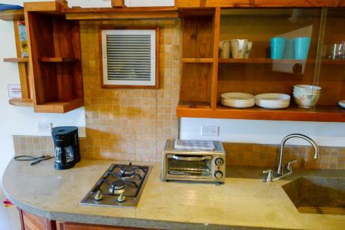 Apartamento Beautiful Studio Suite With Pool - Short Walk To Beach