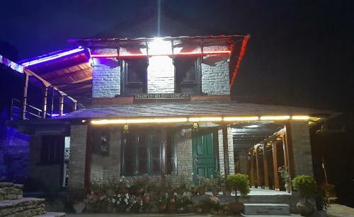 Hotel Dhampus Holiday Home