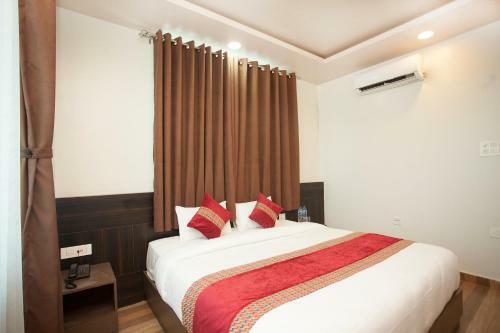 Oyo 359 The Sr Hotel