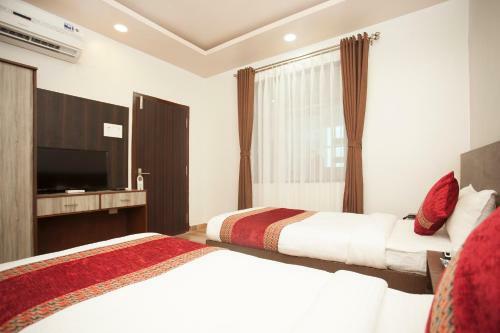 Oyo 359 The Sr Hotel