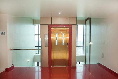 Oyo 359 The Sr Hotel