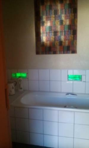 Hostal Kai-oms Backpackers Lodge