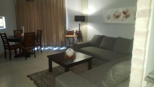 Elegant Apartment At Grove Mall