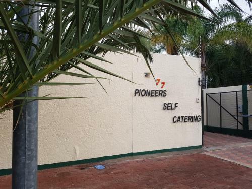 Hostal Pioneers Self-catering