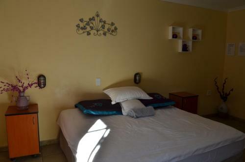 Hostal M & H Guesthouse (self Catering)