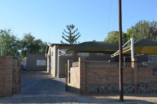 Hostal M & H Guesthouse (self Catering)