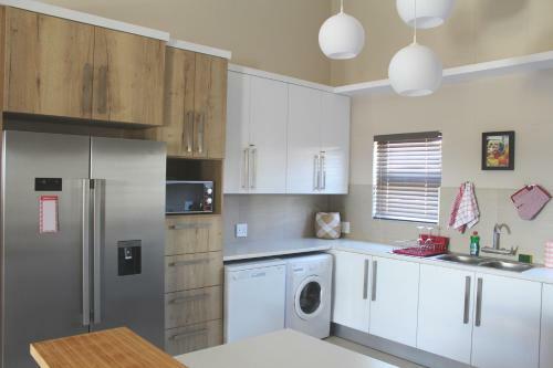 Modern Apartment - Riverlet 12