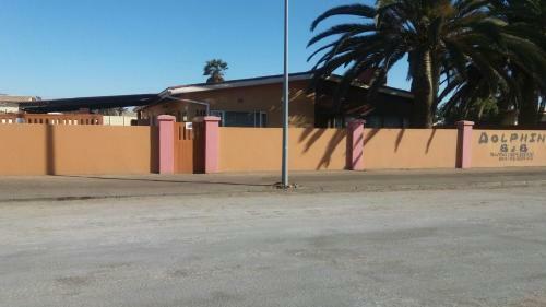 Hostal Dolphin Guest House