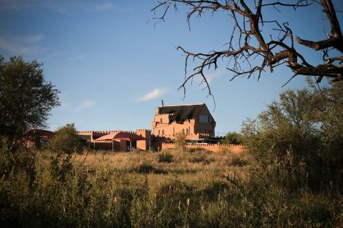 Sweet Thorn Retreat Airport Lodge