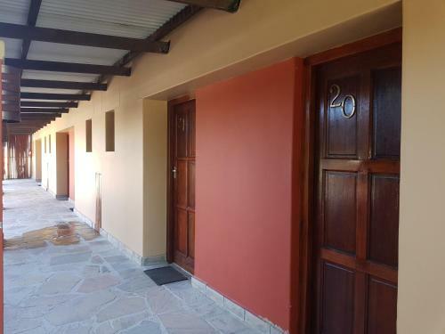 Oshandira Lodge