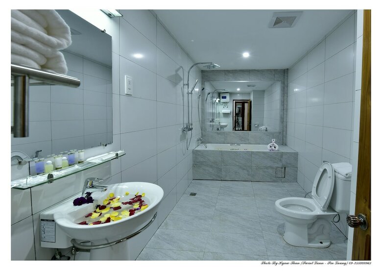 Gold Hotel
