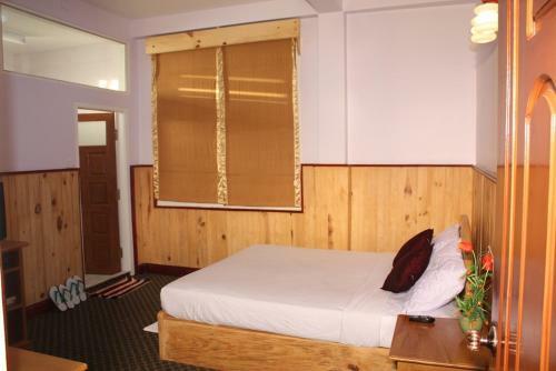 Honey Pine Hotel