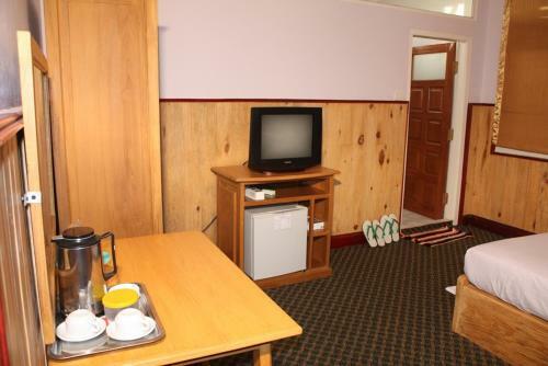 Honey Pine Hotel