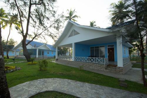 Hotel Azura Beach Resort