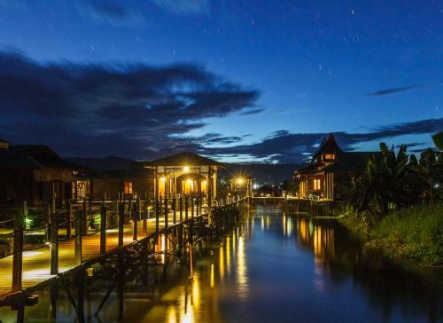 Hotel Inle Heritage Stilt Houses
