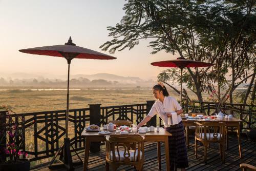 Hotel Inle Heritage Stilt Houses