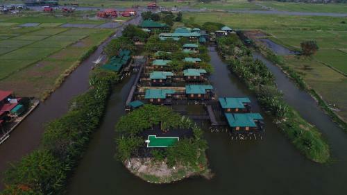 Hotel Inle Heritage Stilt Houses