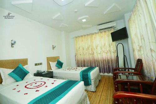 Happy Hotel