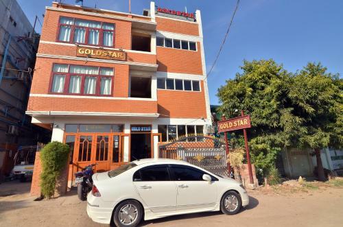 Hostal Gold Star Guest House