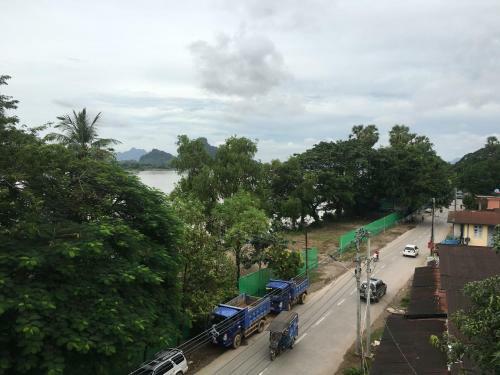 Hpa-an River View Motel