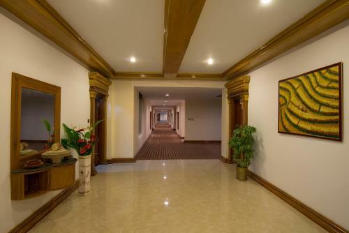 Su Tine San Royal Palace Hotel