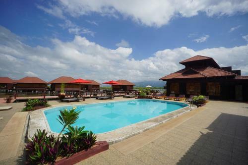 Hotel Shwe Inn Tha Floating Resort