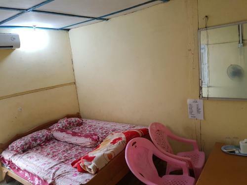 Hostal La Min Eain Guest House-burmese Only