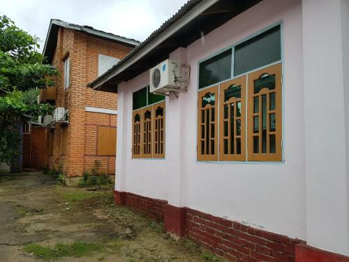 Hostal La Min Eain Guest House-burmese Only