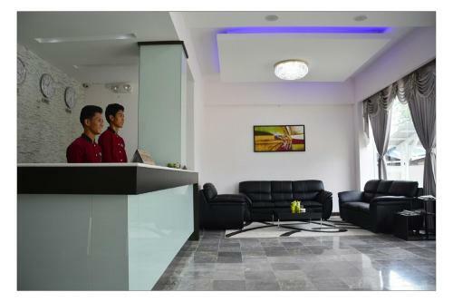 Platinum River View Hotel