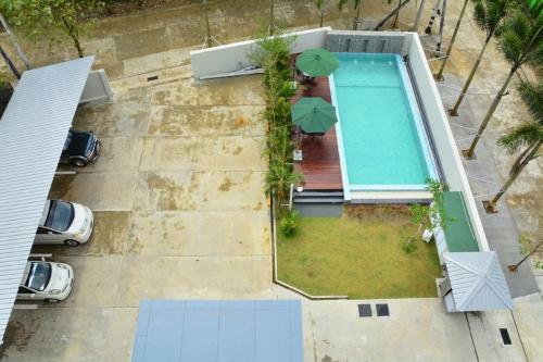 Platinum River View Hotel