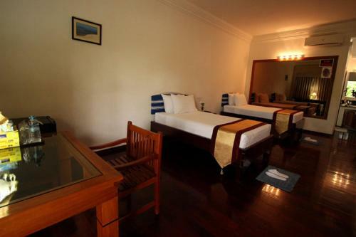 Myanmar Life Hotel
