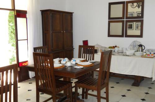 Hostal Duqueza De Connaught Guesthouse