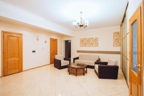 Three Bedroom Apartment Str. Lev Tolstoi 24/1
