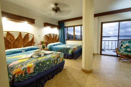 Hotel Manta Ray Bay Resort