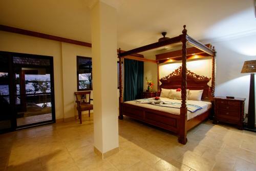 Hotel Manta Ray Bay Resort
