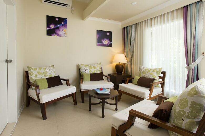 Hostal Tropical Village