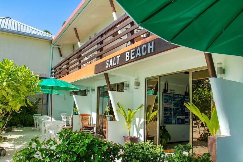 Hostal Salt Beach Hotel