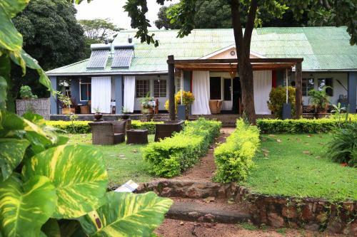 Hostal Monkey Bay Beach Lodge