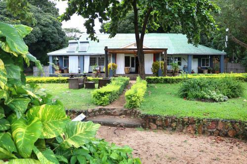 Hostal Monkey Bay Beach Lodge