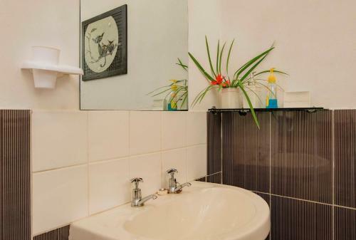 Hostal Cluny Lodge