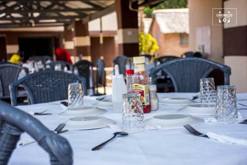 Hotel Mkunkhula Baobab Lodge