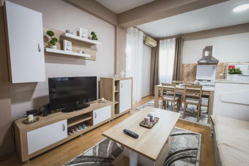 Axios Apartment