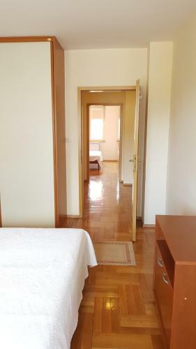 Golden Delight Central Apartment